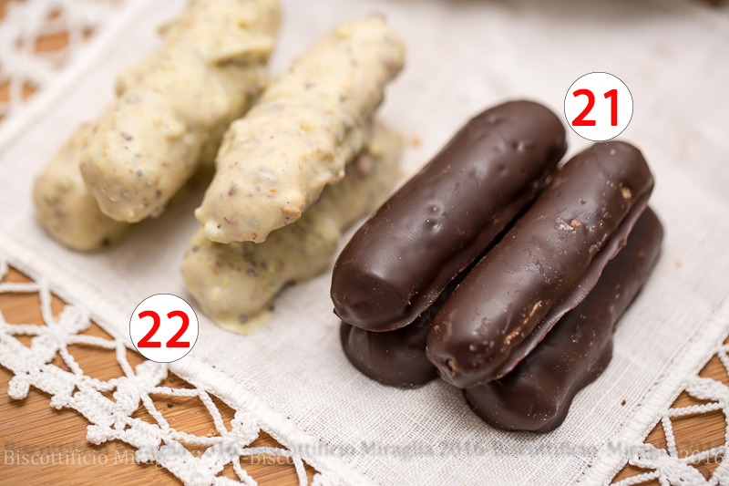 22 al pistacchio - 23 al cioccolato fondentecon biscotto