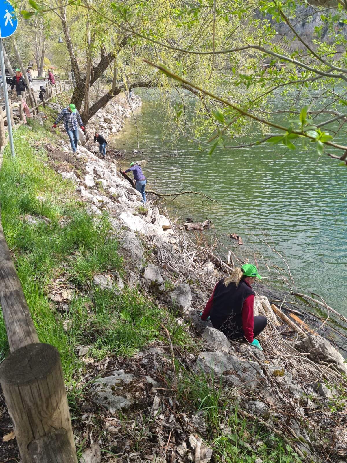 Attività di volontariato per il giuso decoro del nostro splendido Lago di Scanno
