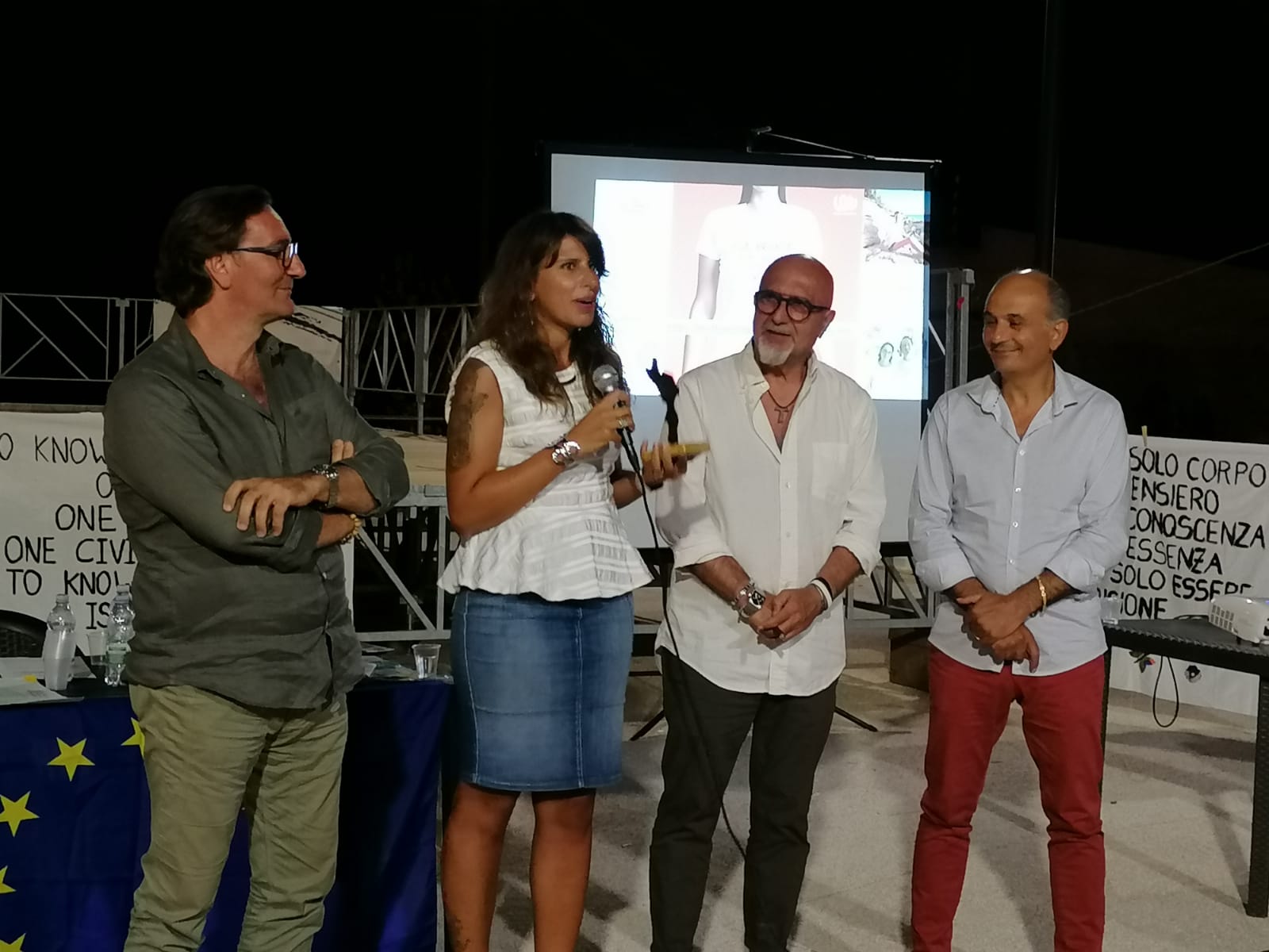 Consegnato il premio Mediterraneo al Sindaco Pino Alfarano e all’intera comunità di Camini