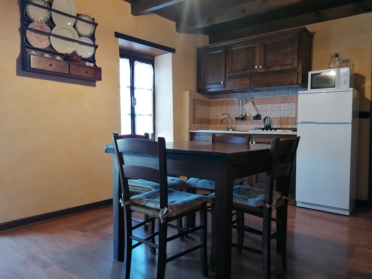 The Dormouse - living room and kitchenette - farmhouse in Pigna - Imperia - Liguria