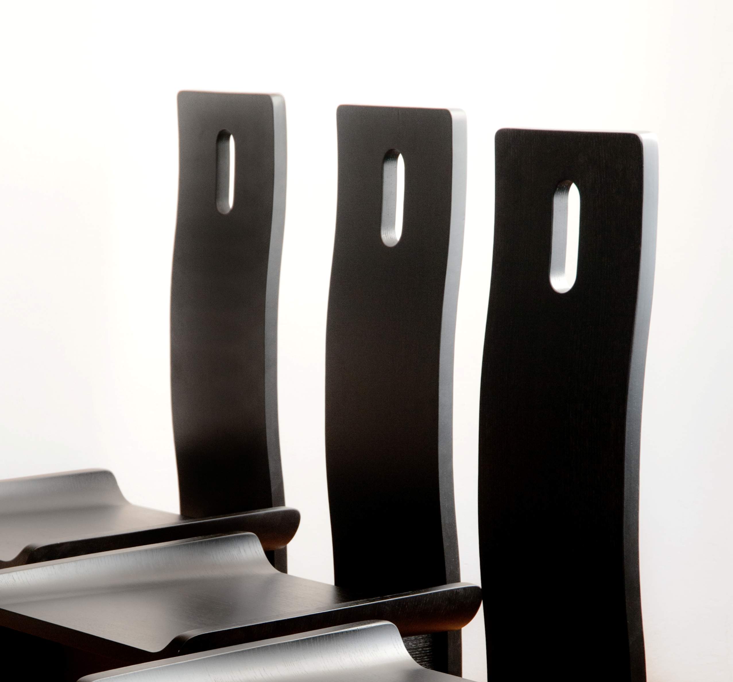Sedia design Edoardo Landi - in legno curvato - laccata in vari colori - schienale alto ergonomico
