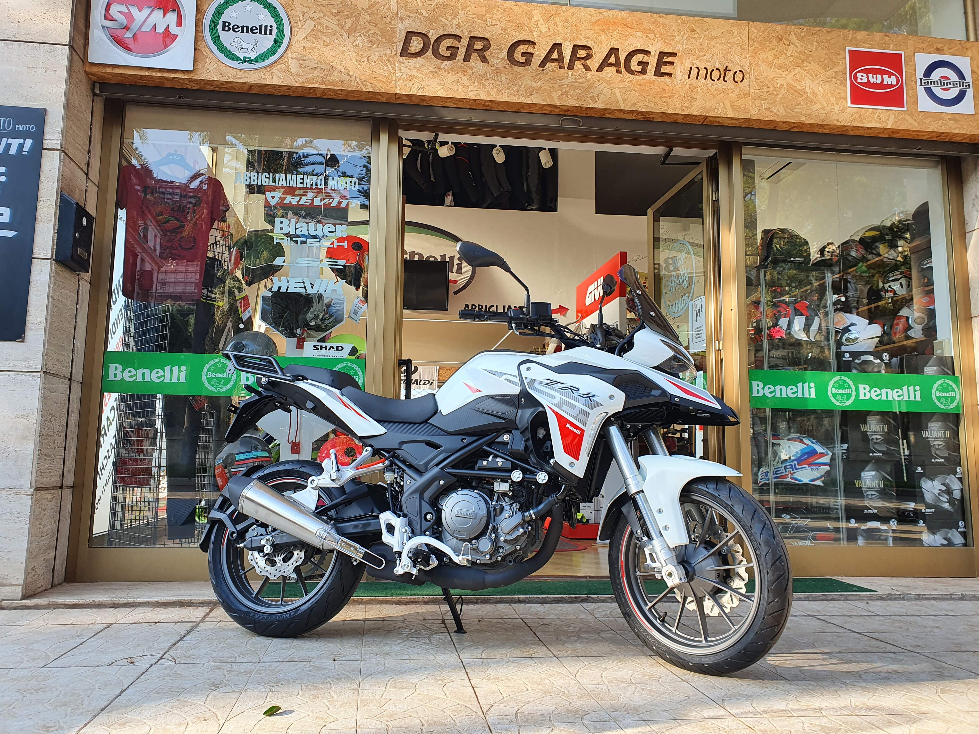 Benelli TRK 250 DGR Garage moto