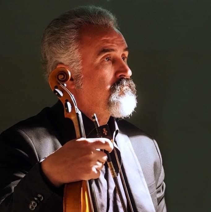 Diplomato in Violino al Conservatorio di Tirana