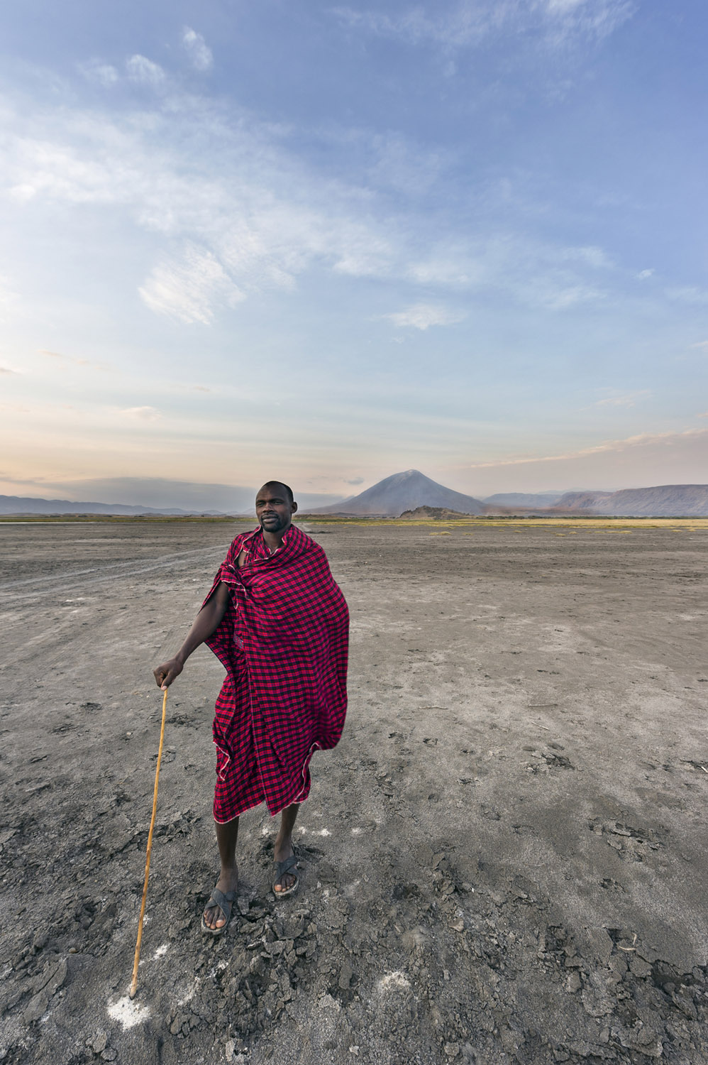sullo sfondo l'Oldonyo Lengai, monte sacro al popolo Masai