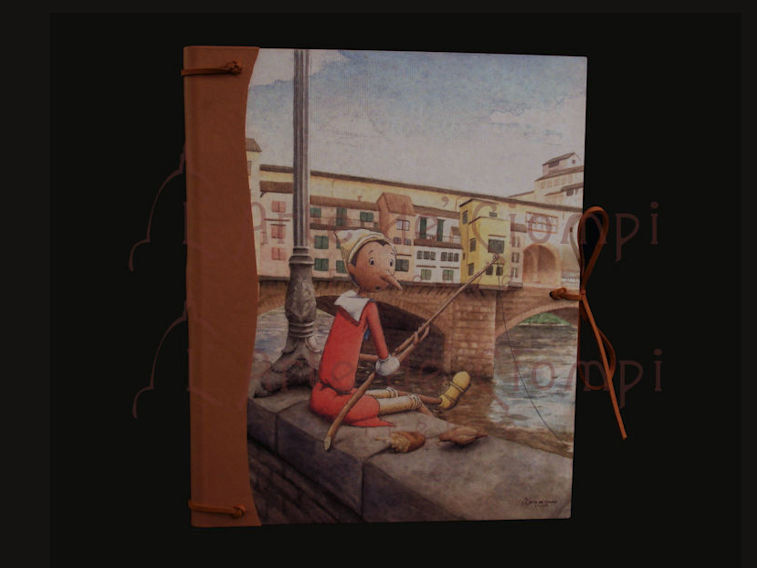 Album con costola di pelle con bella immagine del lampione tipico del lungarno a Firenze