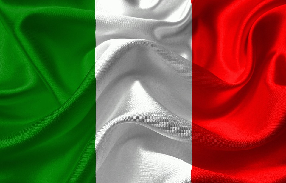 RECENSIONE - L'Italia in declino tra centri e periferie
