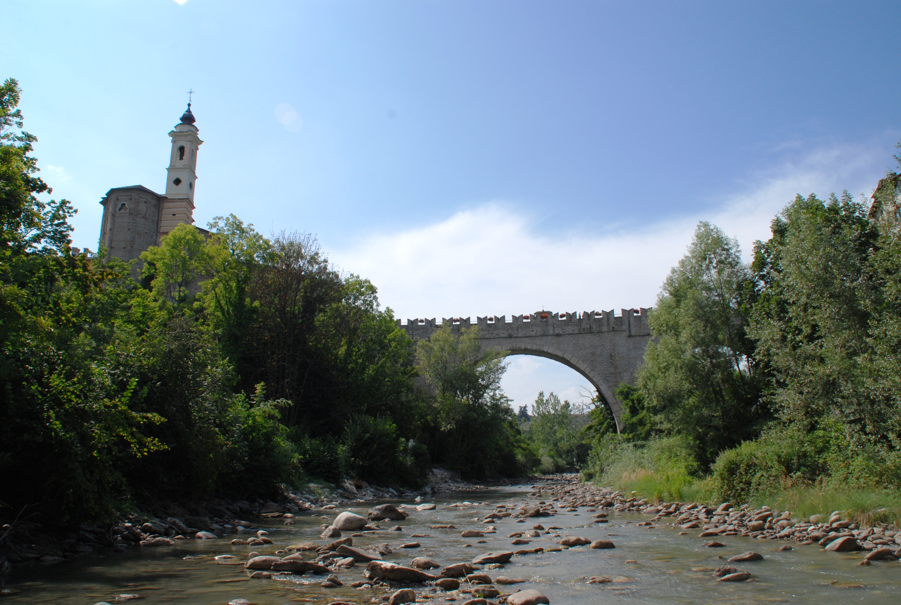 il torrente Maira a Dronero (Ponte Vecchio)