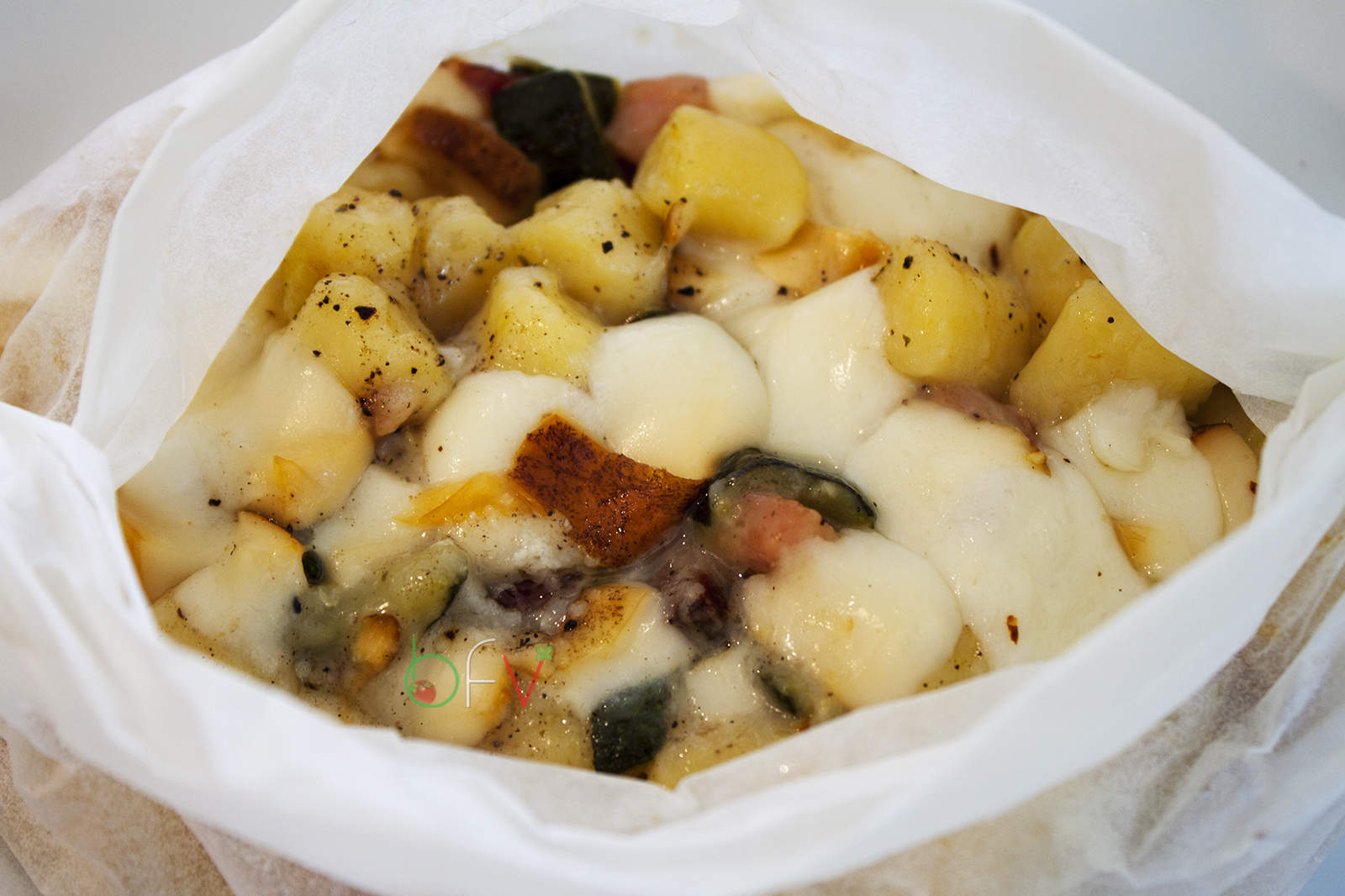 Gnocchetti di patate al cartoccio con zucchine, speck e provola