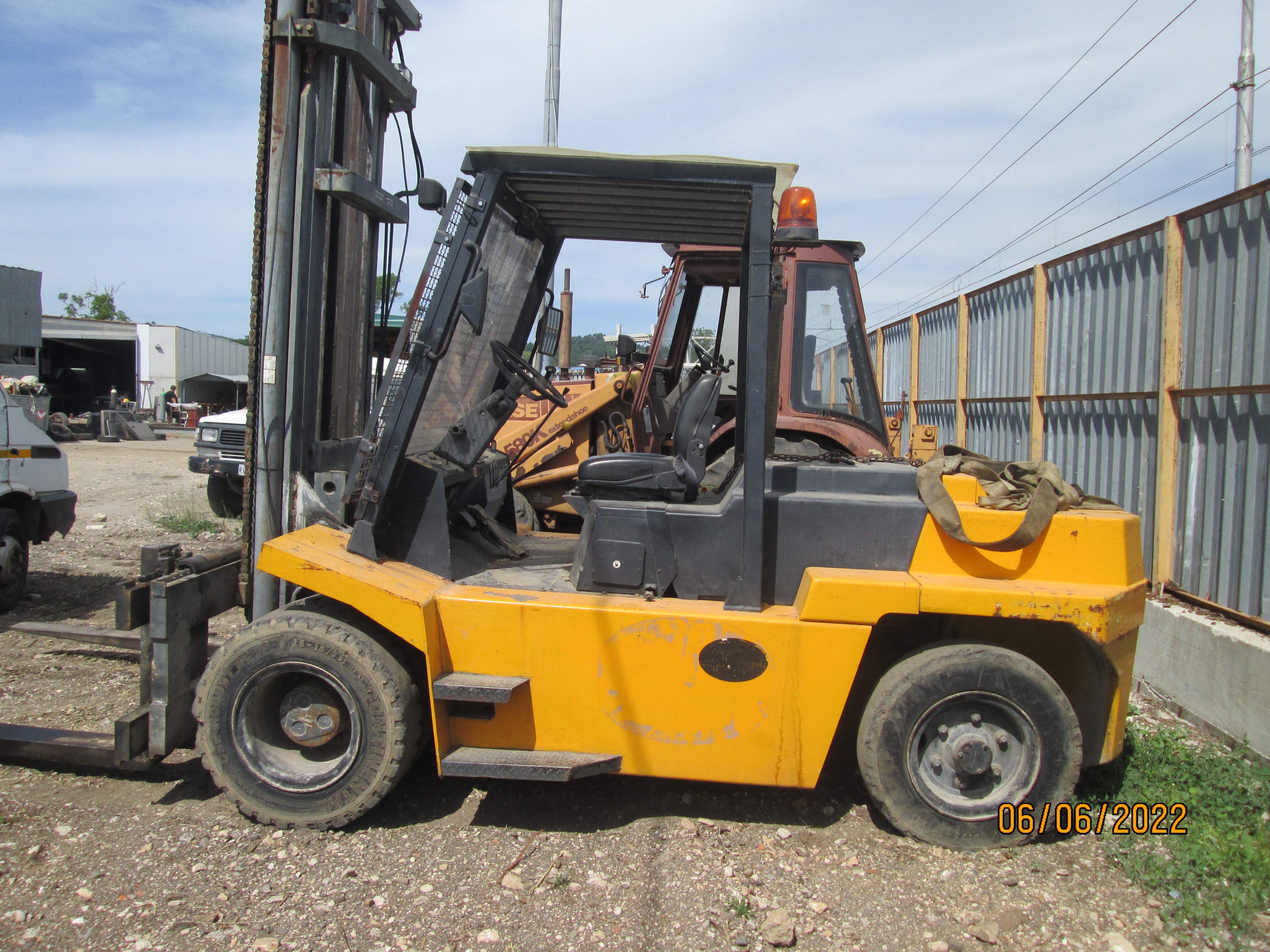 CARRELLO ELEVATORE OM