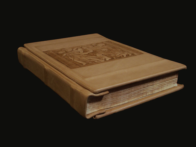 Quaderno di pelle rilegato con pagine invecchiate di costola