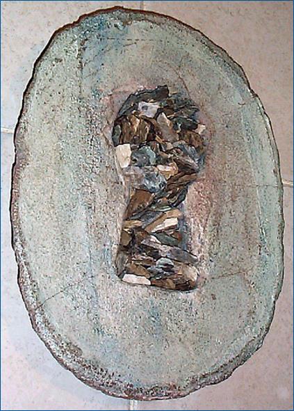 (2001) - cemento, pietra , acrilici, resina cm 40 x 31 x 7