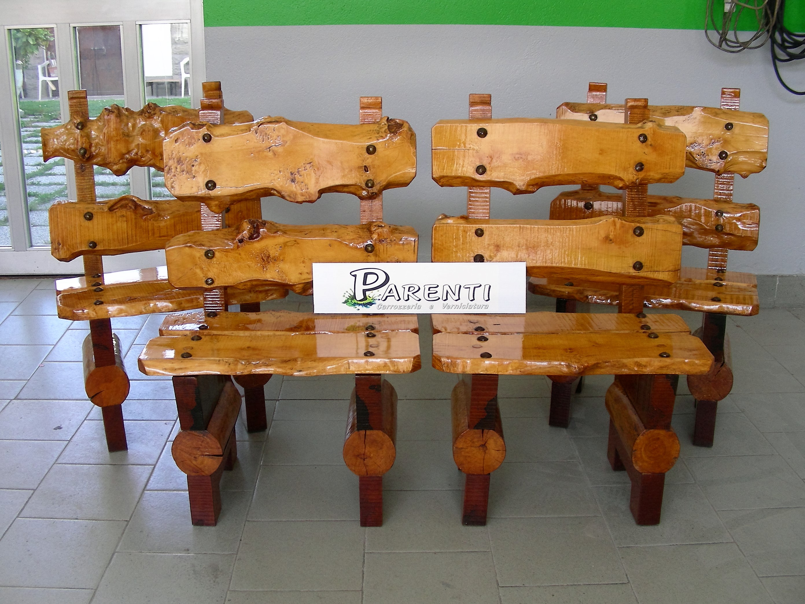 Laccatura sedie in legno