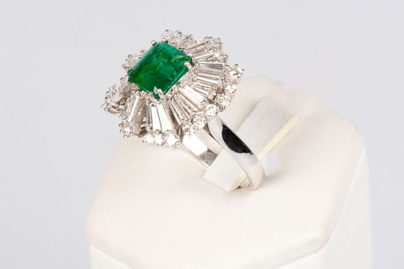 anelli smeraldi,anello,smeraldo,diamanti,oro bianco