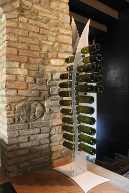 Strutture in plexiglass per l'esposizione di vini