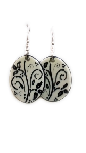 Ceramic earrings white and black