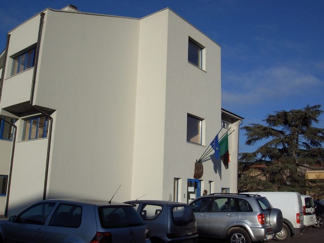 Ex scuola "Villa Gioia" oggi attuale sede del Comune di L'aquila in seguito al sisma del 2009.