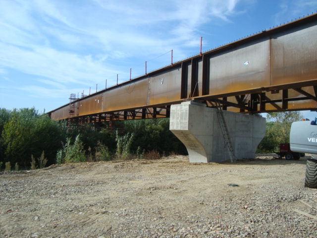 Realizzazione della struttura del Ponte in acciaio calcestruzzo sul Fiume Elsa