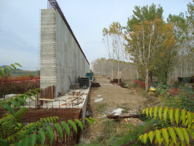Realizzazione del muro di spalla del Cavalcaferrovia lato vecchia SR429 in Località Molin Nuovo