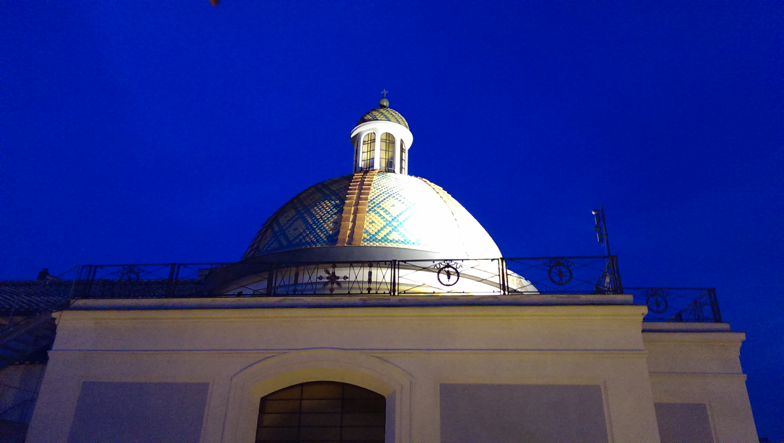 La cupola della SS. Annunziata by night