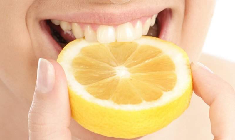 Quali sono i cibi dannosi per i denti?