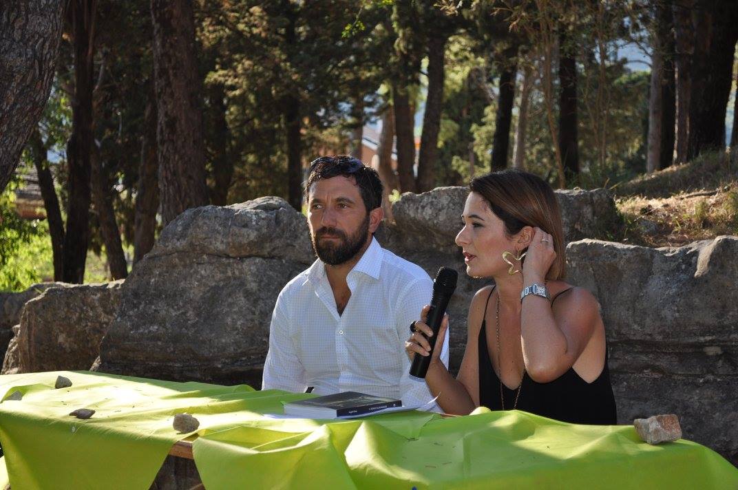 L'autore Angelo Dolce con la giornalistaClaudia Borsari
