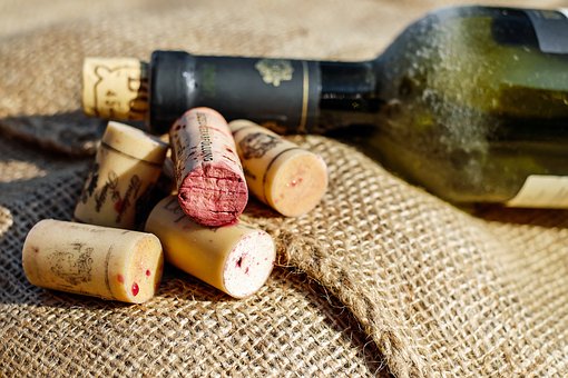 Tappi a vite per bottiglie di vino e olio