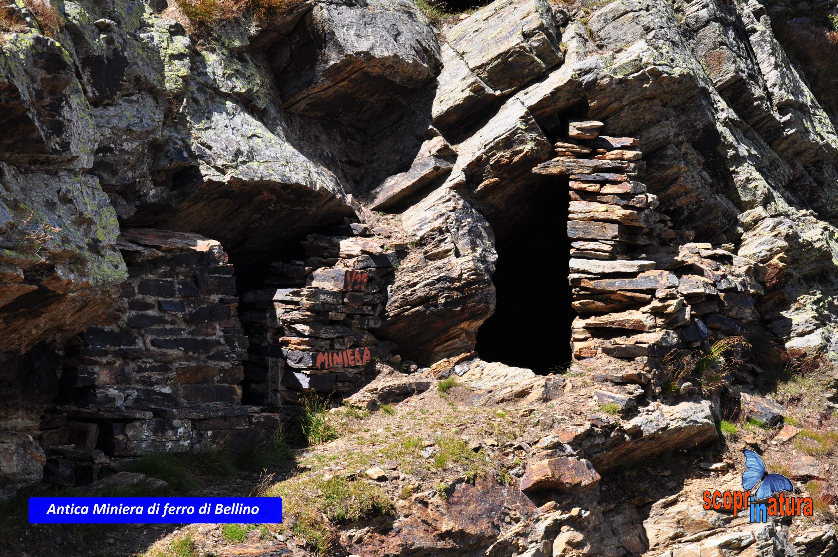 ingresso dell'Antica Miniera di ferro di Bellino  (visitabile solo esternamene)