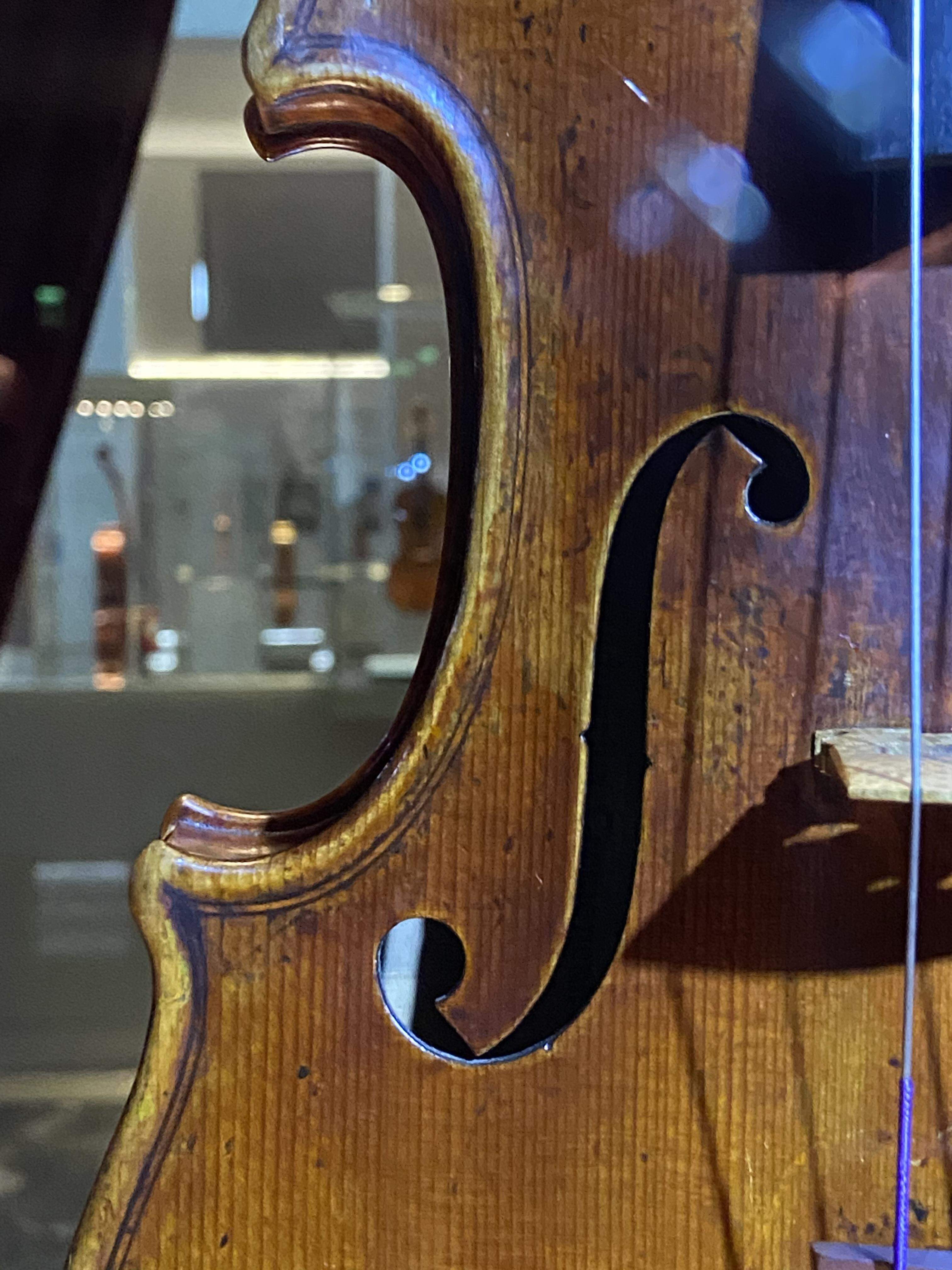 Antonio Stradivari  violin  Cremona 1715 “il Cremonese”  effe detail