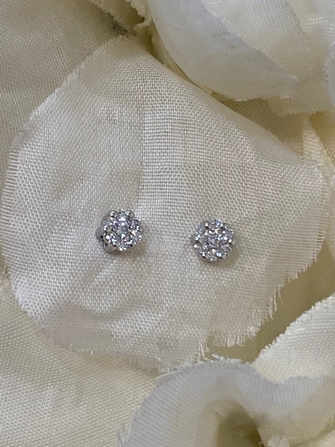 Collezione "Diamanti naturali" Orecchini punto luce in oro bianco con diamanti naturali