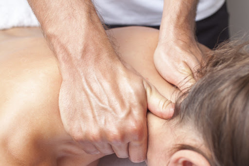 La massoterapia è il massaggio terapeutico dei muscoli e dei tessuti connettivali . . .