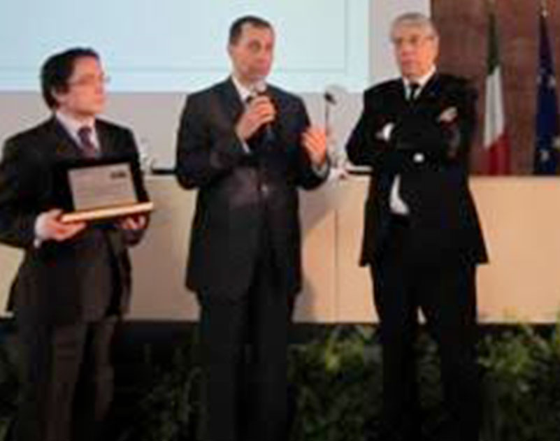 Il Ministro Giovanardi premia Massimiliano Carullo