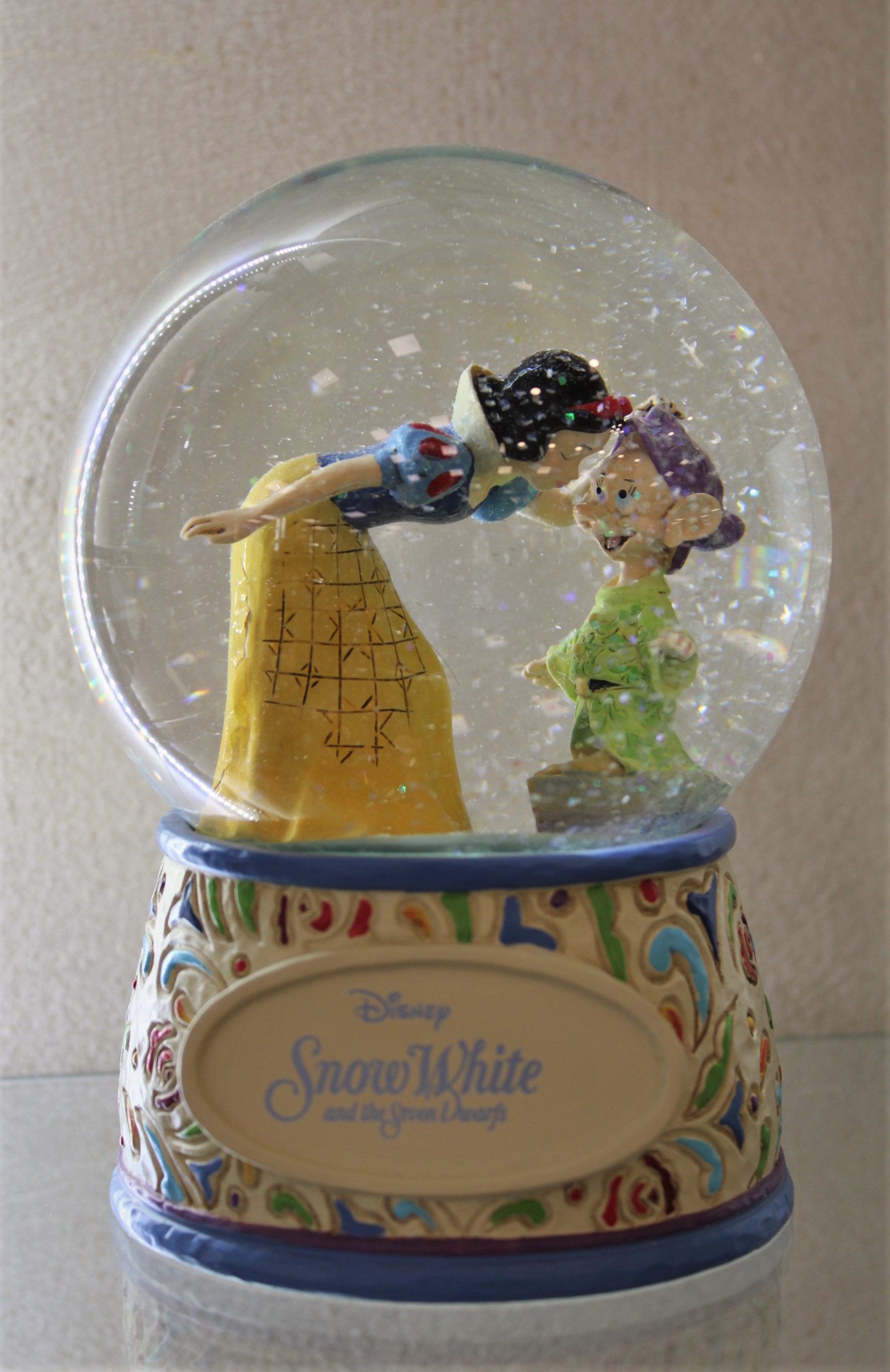 SNOWGLOBE BIANCANEVE DISNEY TRADITIONS