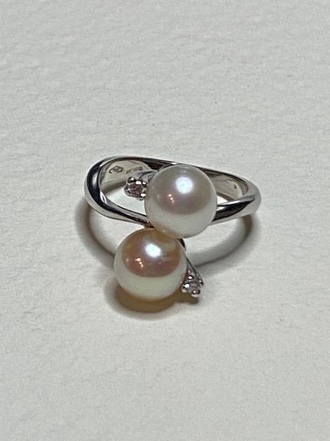 Collezione "Perle" anello oro bianco, perle e diamanti