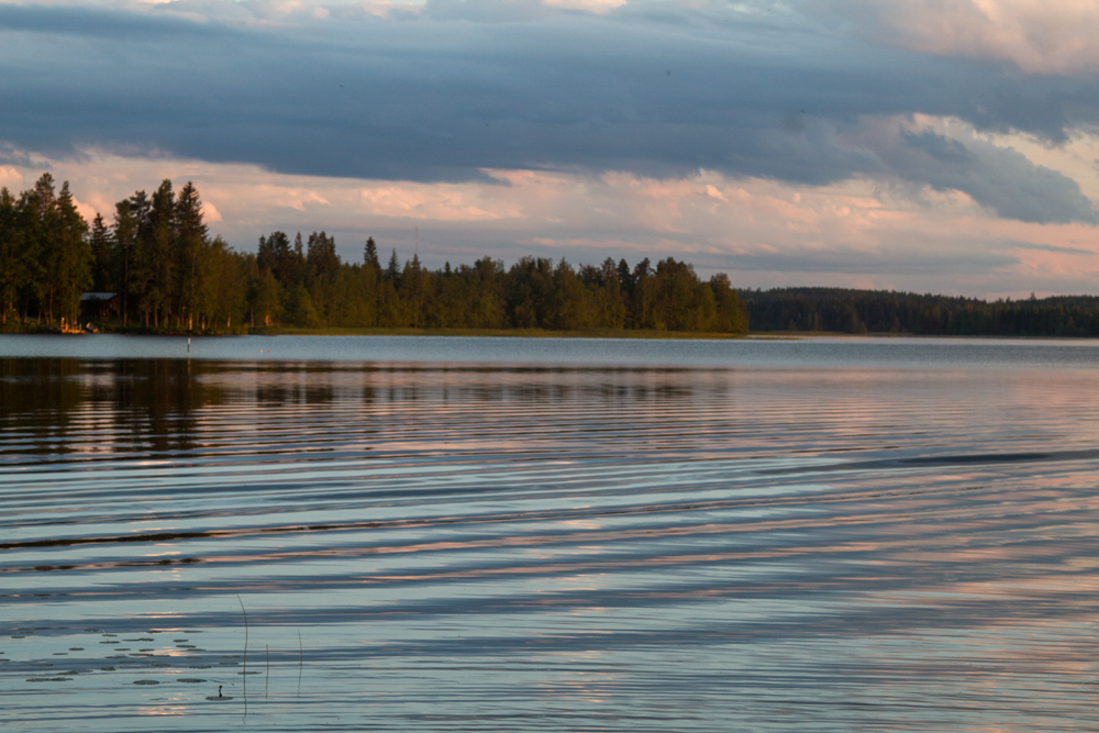 Finlandia:  lago all'imbrunire