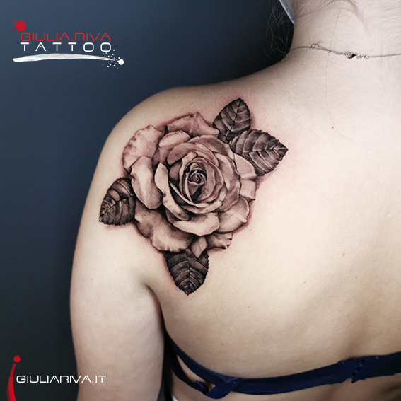 rosa realistica resalisti c rose tattoo black grey