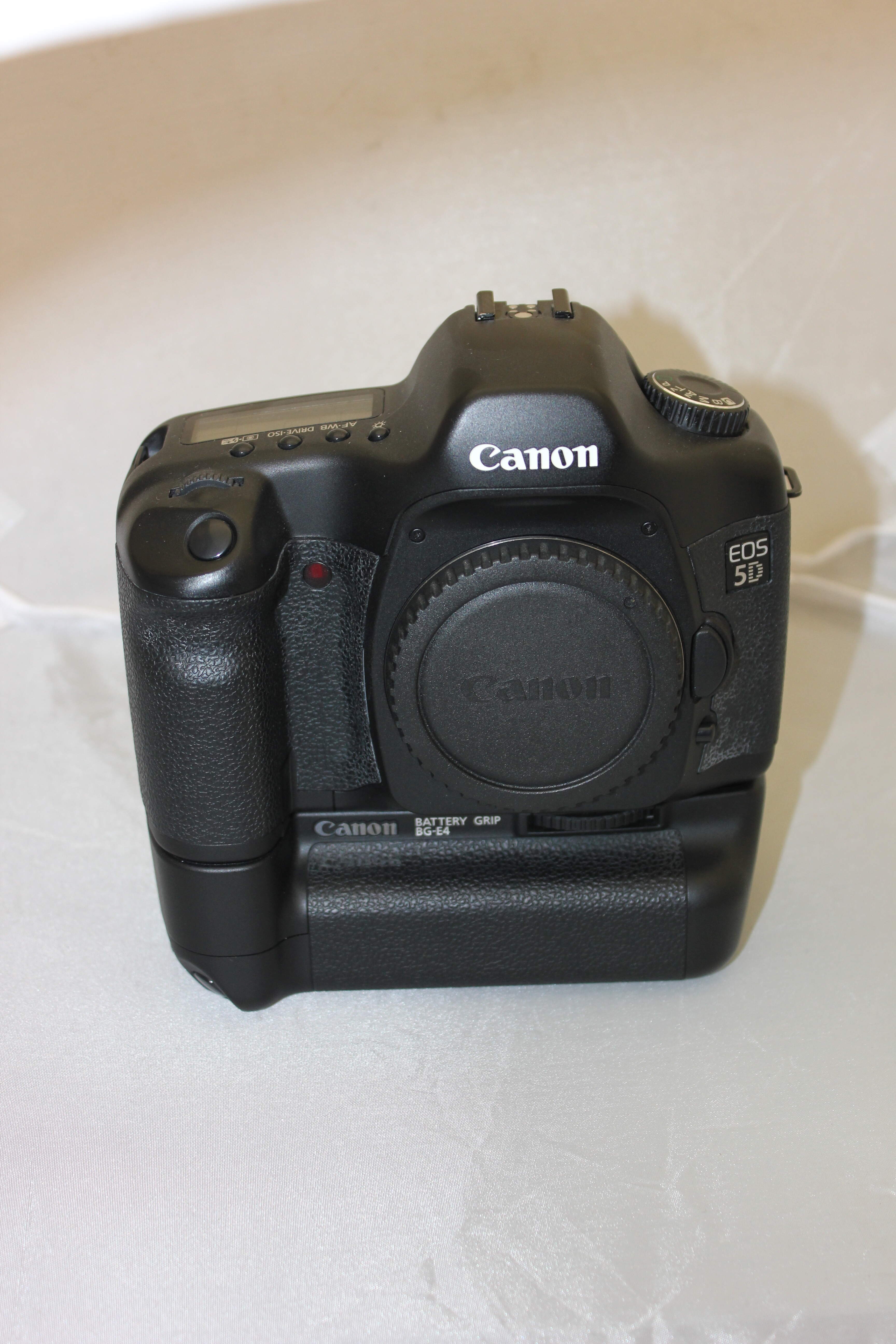 Canon 5D corpo + battery grip Canon BG-E4 Usata