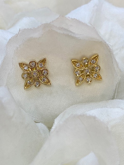 Collezione "Clematis" orecchini in oro giallo con diamanti naturali