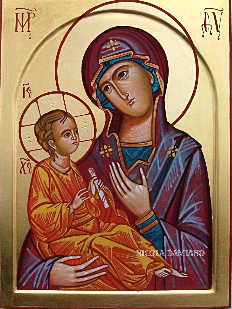 La Vergine, ritratta a mezzo busto, tiene in braccio il Figlio., Gesù bambino