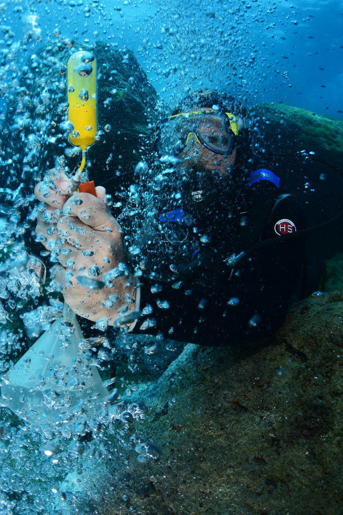 ricerca scientifica subacquea panarea eolosub biologia geologia immersioni campione acqua sott'acqua sea expedition scientific scientifico analisi laboratorio gas vulcano