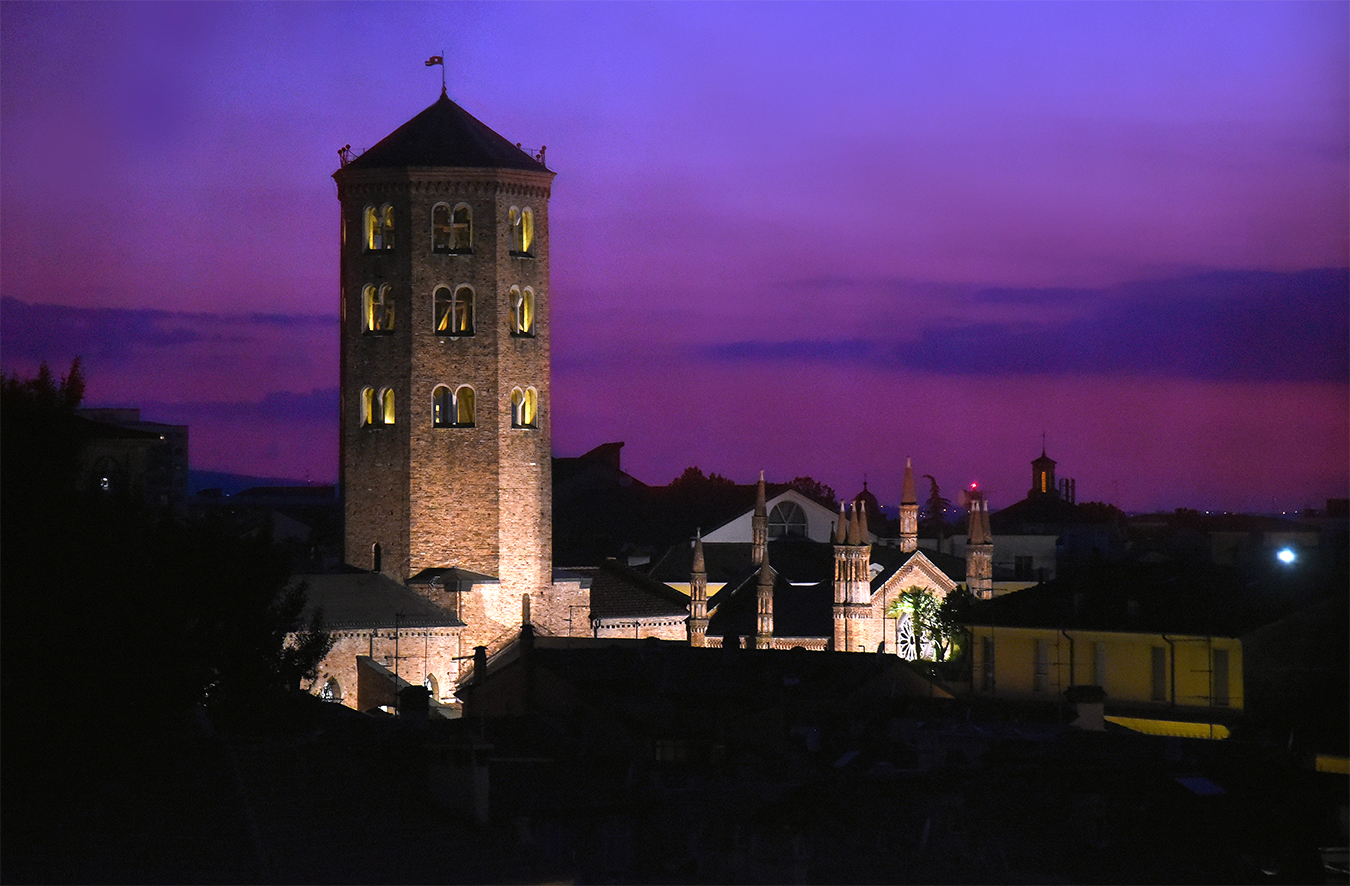 FotoDELPAPA 2  La torre campanaria della basilica di SantAntonino XI secolo che  il patrono della cittjpg