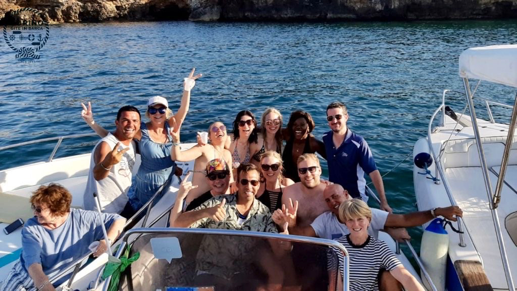 Festa di addio al nubilato con turisti americani a Polignano a mare