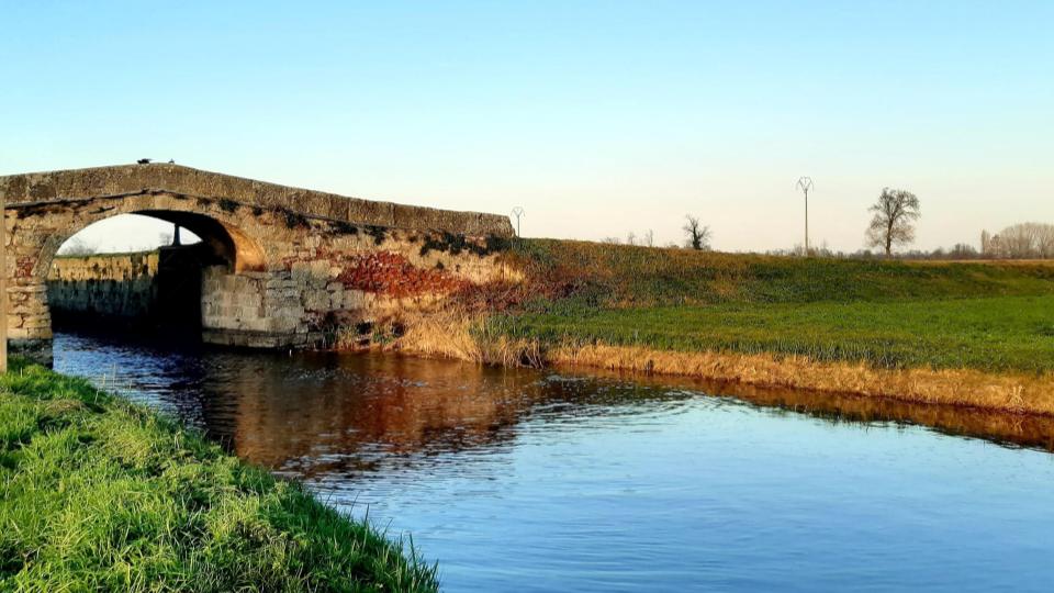 A ridosso della Conca di Basiano si trova un piccolo e caratteristico ponte di pietra