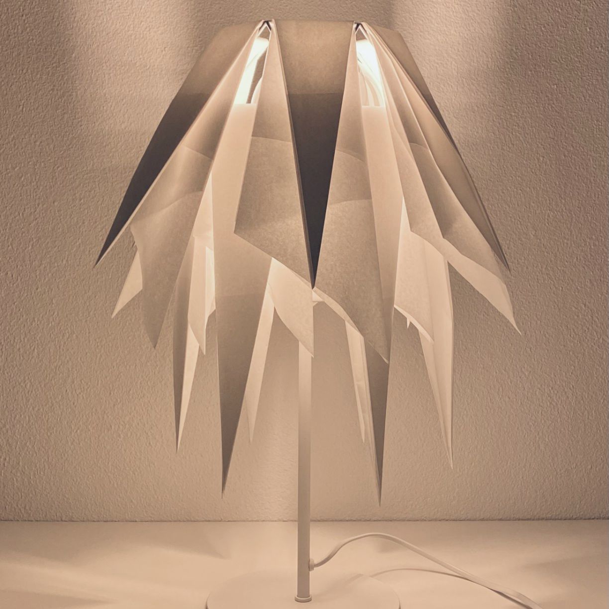 Lampada in carta,Paper Light,Flower Lamp,Elisa Berger Design,Illuminazione e Arredamento,Lugano