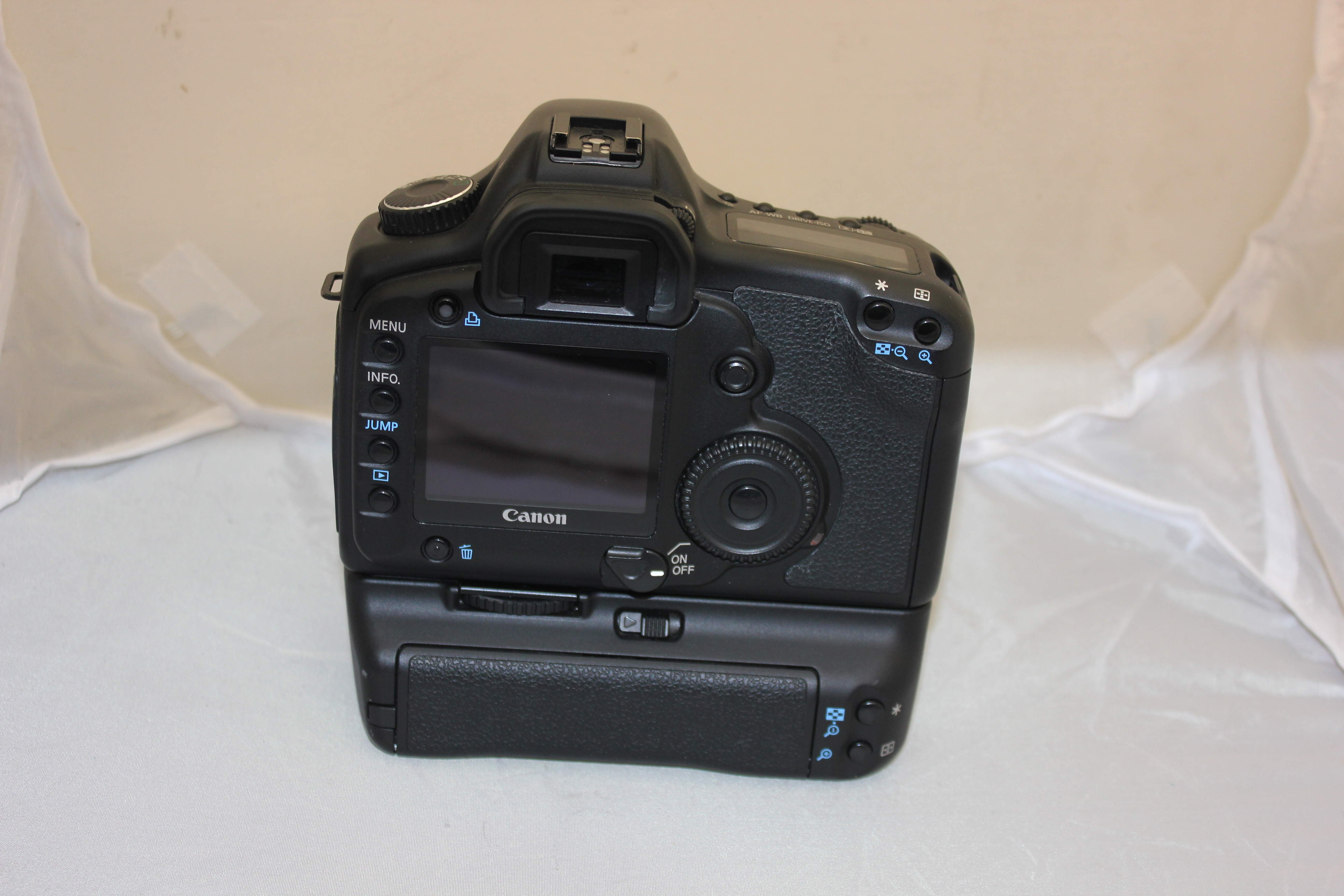 Canon 5D corpo + battery grip Canon BG-E4 Usata