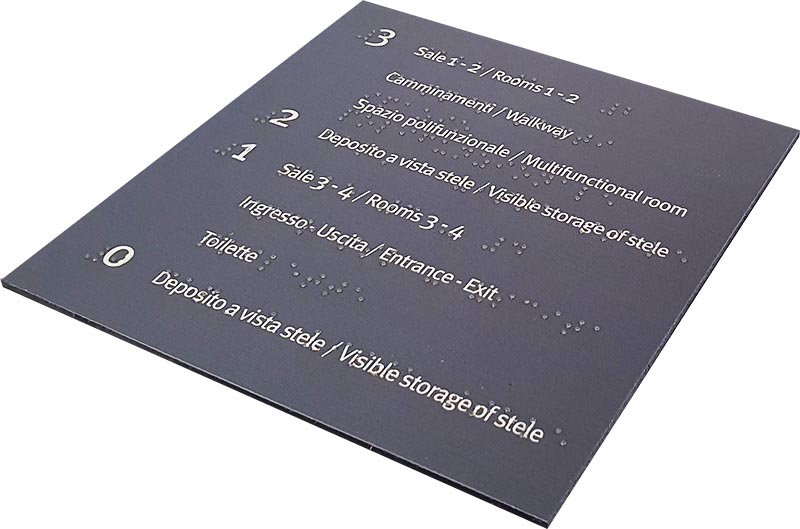 targa in quadricromia, rilievo tattile e Braille