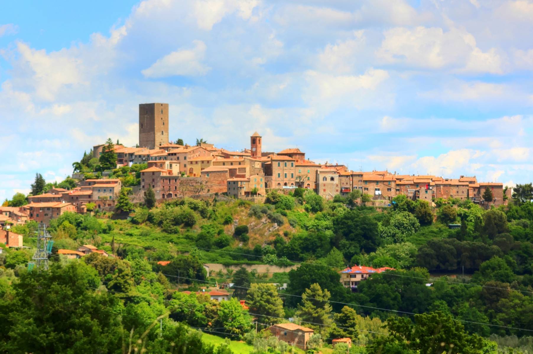 cosa vedere vicino a volterra, montecatini val di cecina