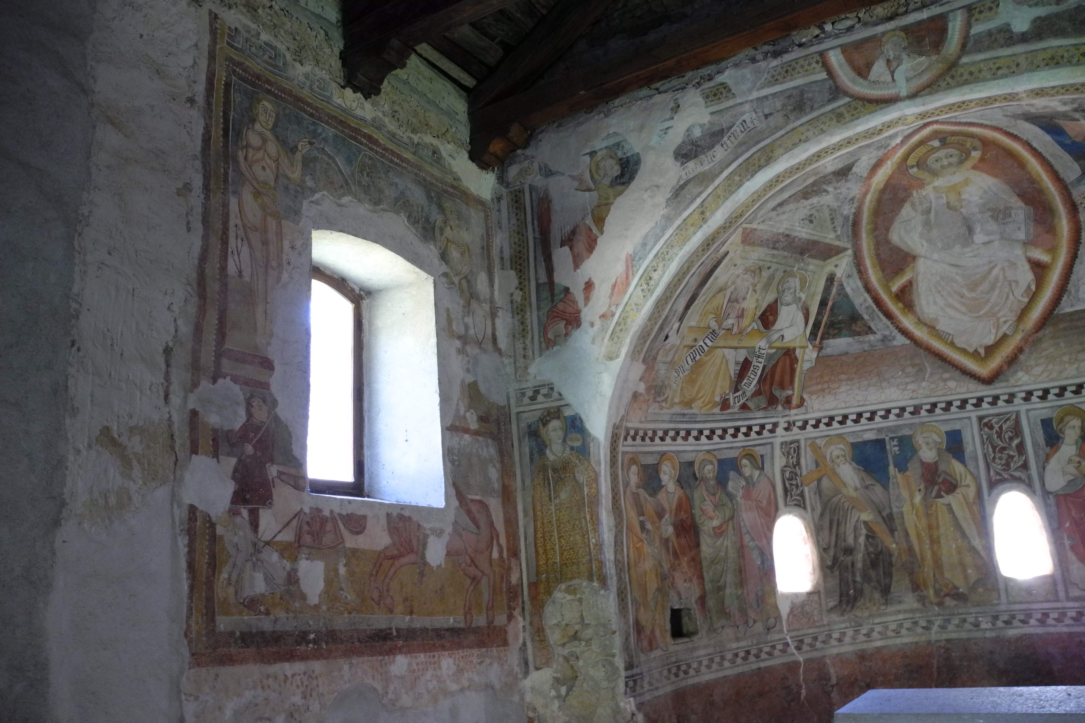 affreschi  interno Cappella di San Salvatore  (loc. Macra)