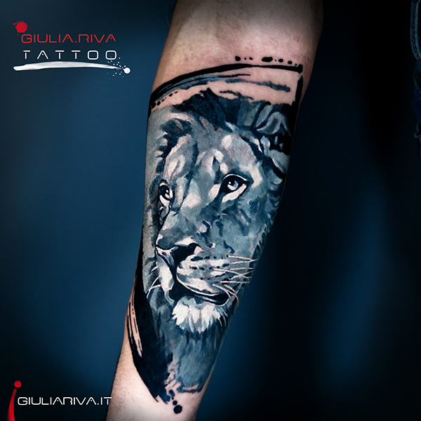 leone ritratto realistico tatuaggio lion tattoo