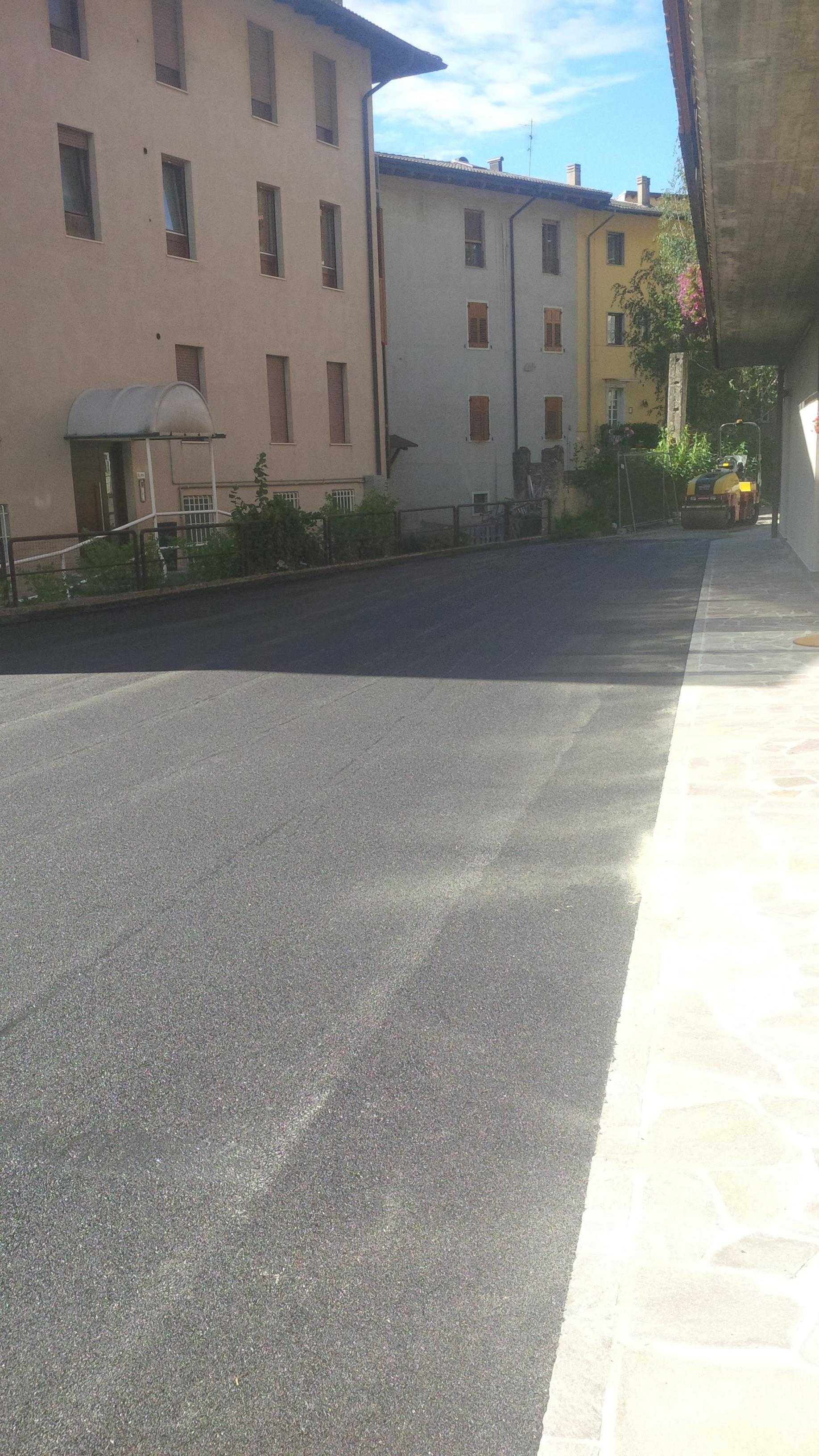 Impermeabilizzazione parcheggio e pavimento in asfalto/porfido