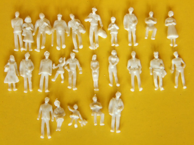 Personaggi - figurini per modellismo architettonico scala 1:100 - pz. 25 - Krea